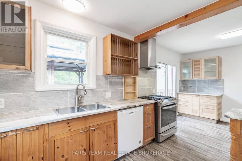 18 Holgate Street, Barrie, photo 7