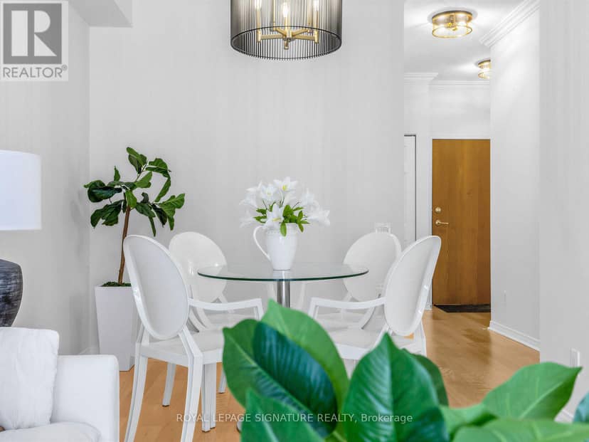 803 - 120 Lombard Street — photo 13 of 23