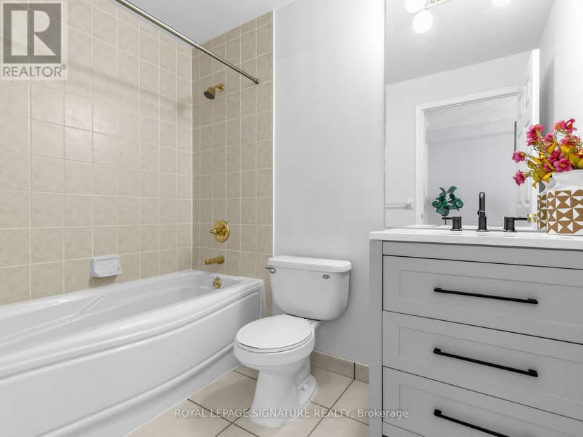 803 - 120 Lombard Street — photo 16 of 23