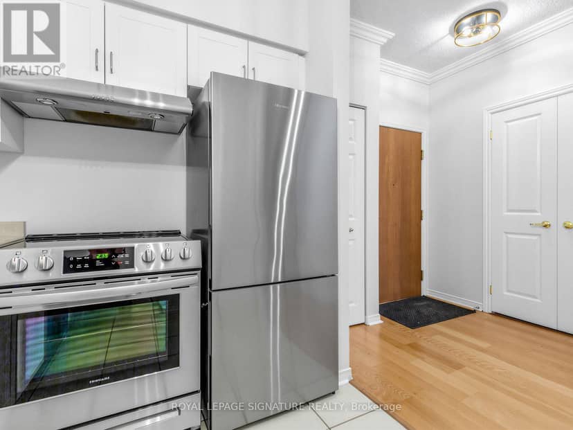 803 - 120 Lombard Street — photo 5 of 23