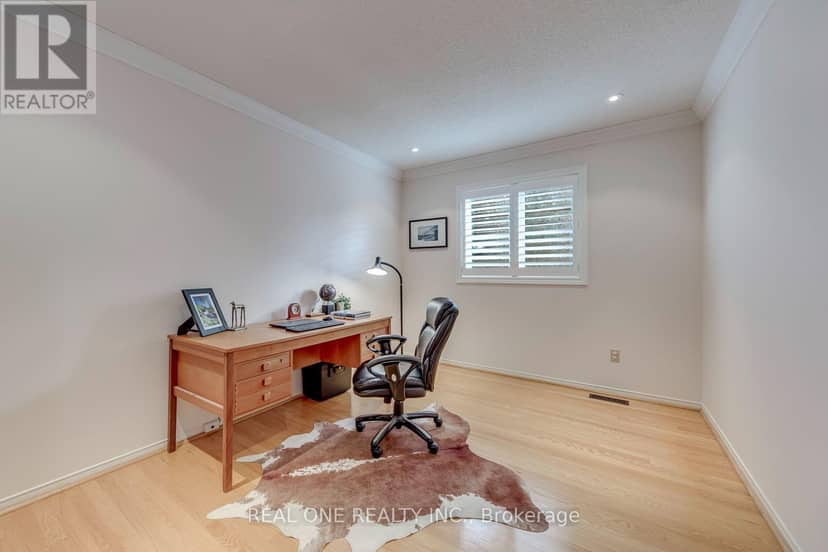 415 March Crescent — photo 23 of 40