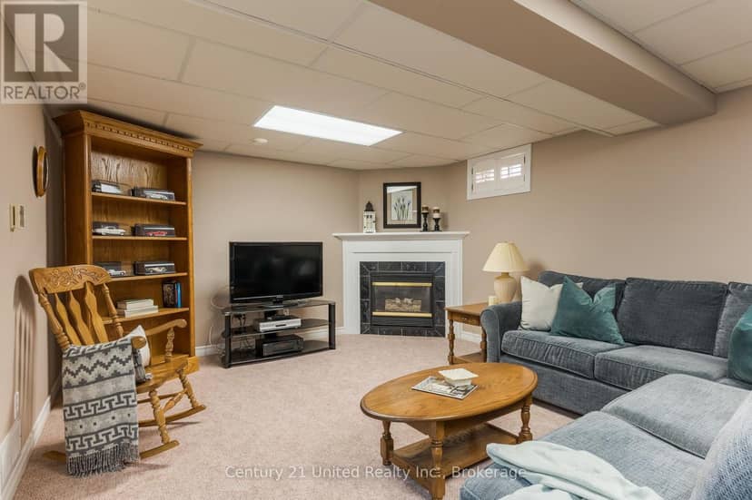 1441 Hetherington Drive — photo 34 of 40