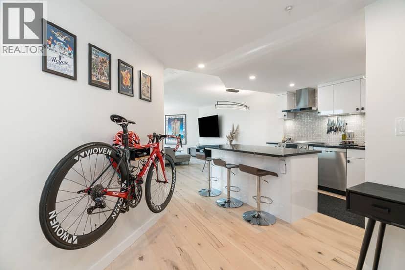 710 1050 BURRARD STREET, Vancouver