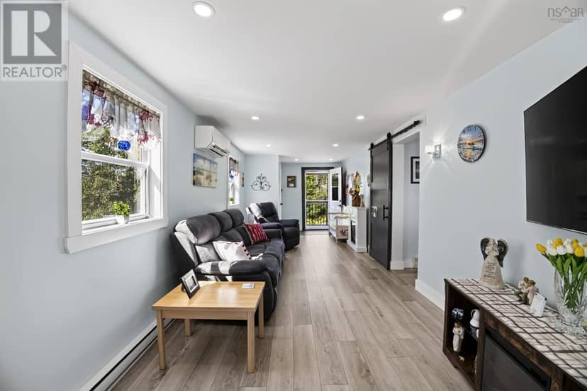 16335 Highway 7 — photo 9 of 40