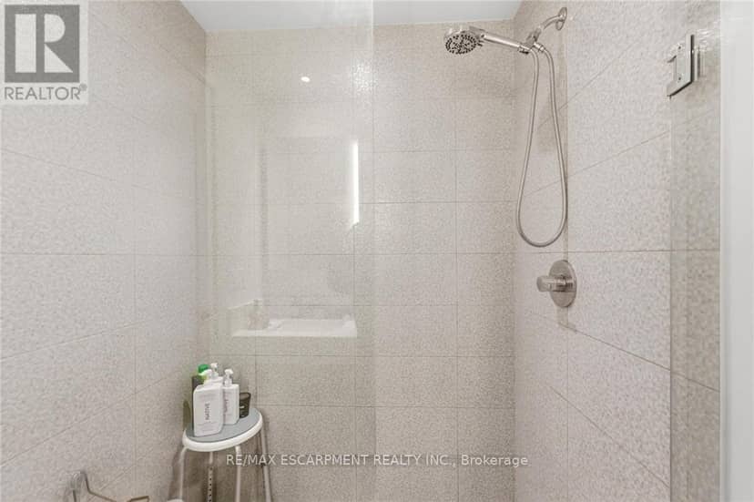 3807 - 10 York Street — photo 10 of 40