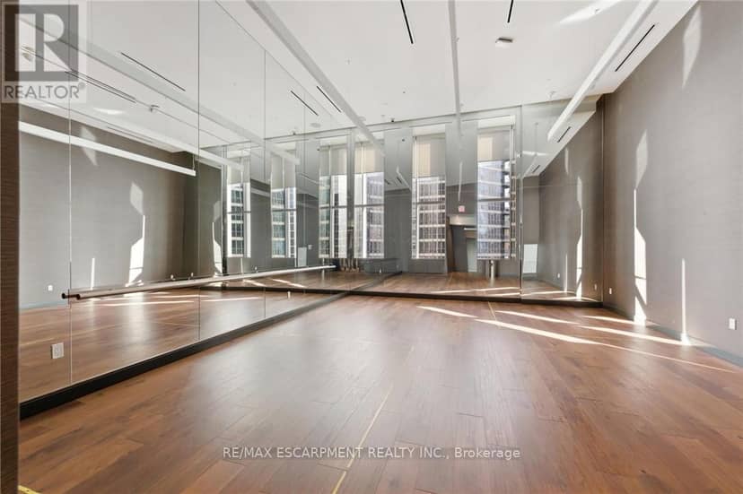 3807 - 10 York Street — photo 25 of 40