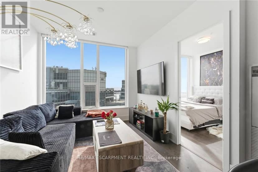 3807 - 10 York Street — photo 4 of 40