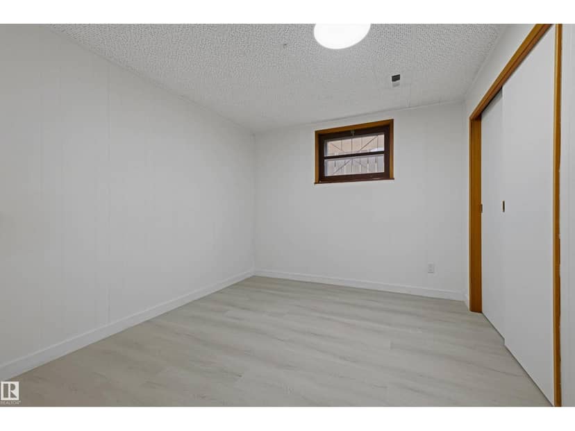13024 Sherbrooke Av NW — photo 31 of 33