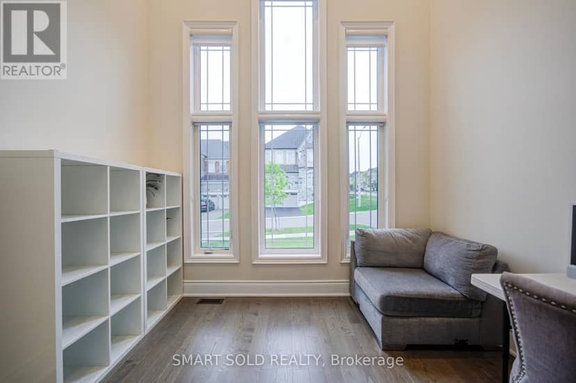 2 Menotti Drive, Richmond Hill, photo 5