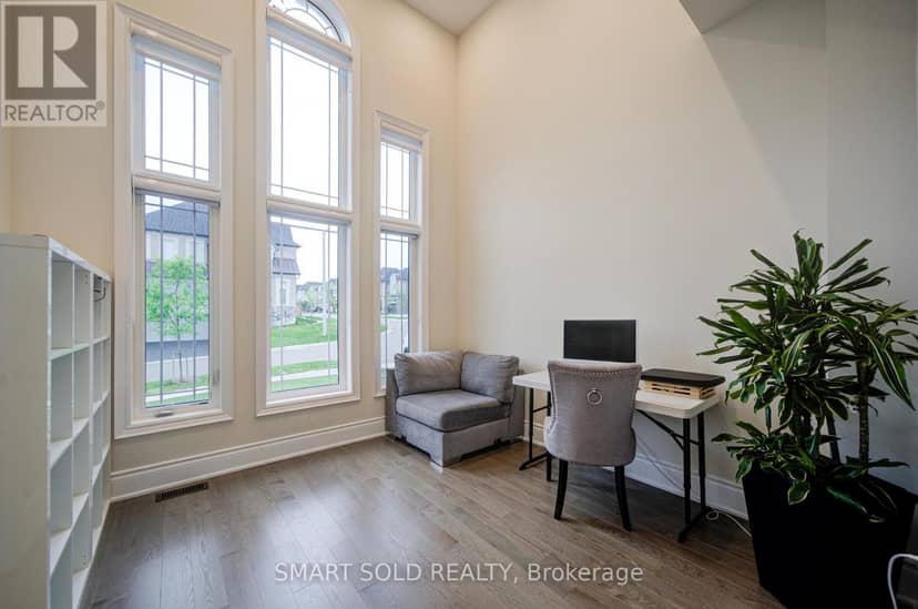 2 Menotti Drive, Richmond Hill, photo 6