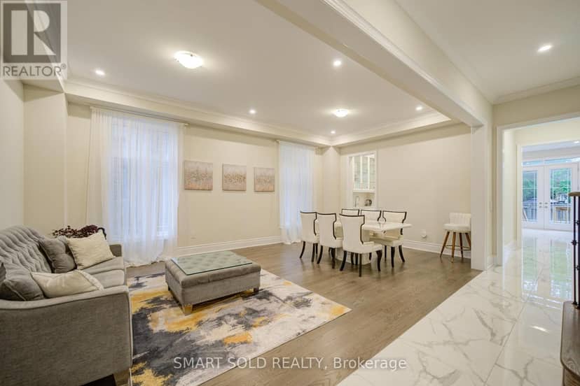 2 Menotti Drive, Richmond Hill, photo 8