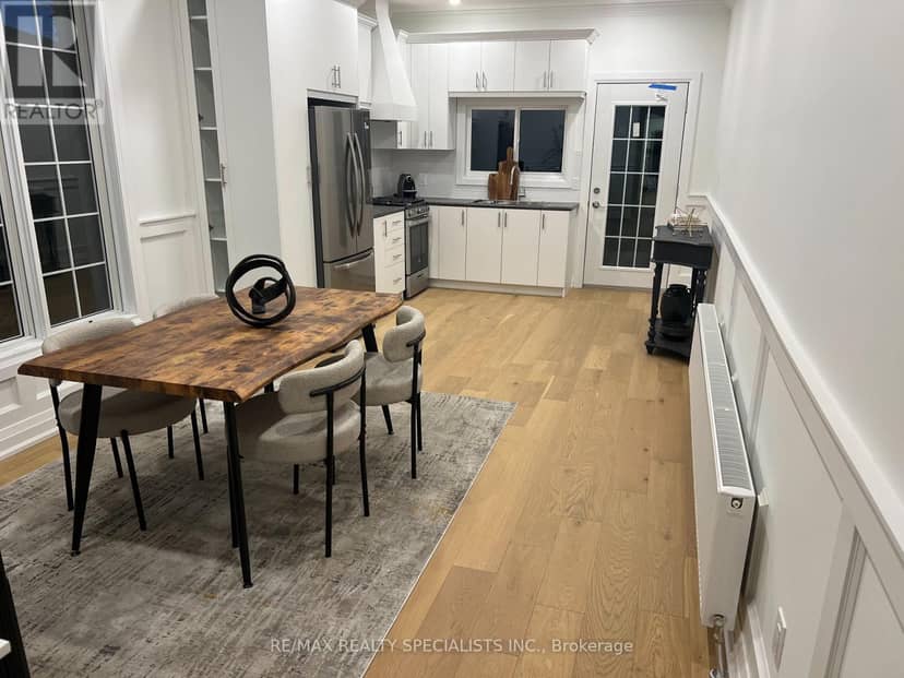 252 Earlscourt Avenue — photo 12 of 40