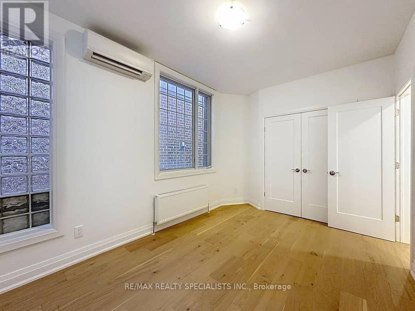 252 Earlscourt Avenue — photo 22 of 40