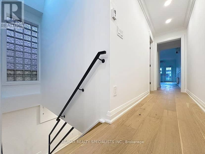 252 Earlscourt Avenue — photo 24 of 40