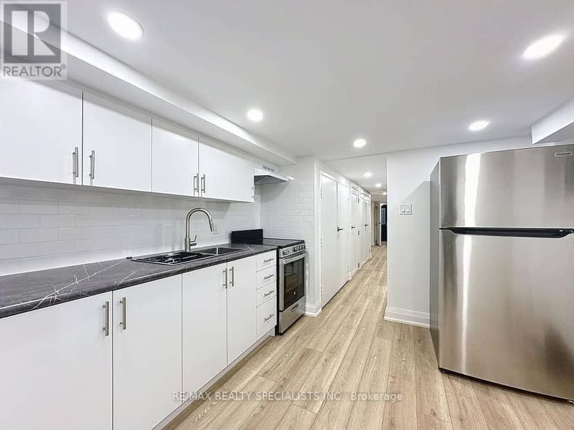 252 Earlscourt Avenue — photo 26 of 40