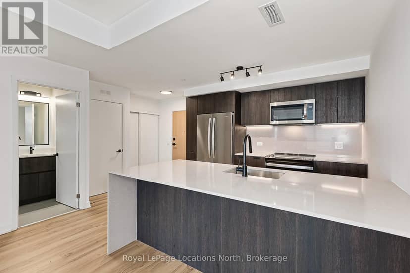 203 - 31 Huron Street — photo 14 of 40