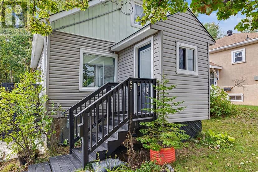 87 Simcoe Street — photo 1 of 39