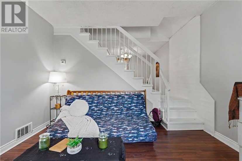 87 Simcoe Street — photo 8 of 39
