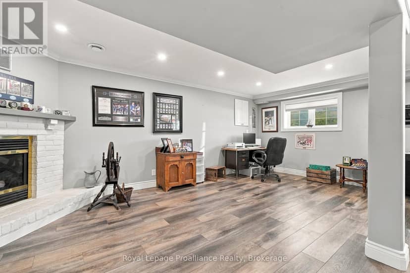 99 Westwind Crescent — photo 31 of 40