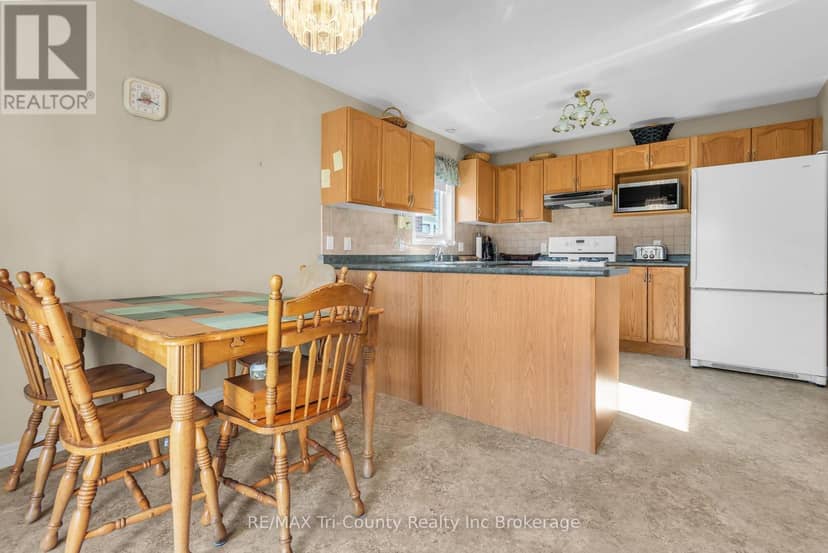 210 Baldwin Street — photo 10 of 27
