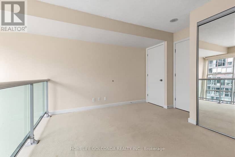 1127 - 36 Blue Jays Way — photo 23 of 26