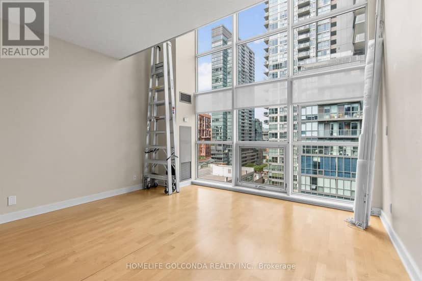 1127 - 36 Blue Jays Way — photo 15 of 26