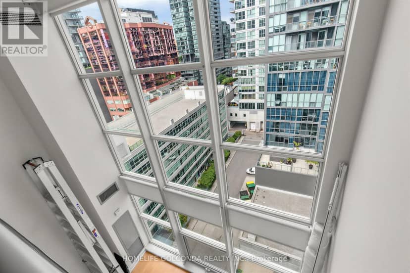 1127 - 36 Blue Jays Way — photo 14 of 26