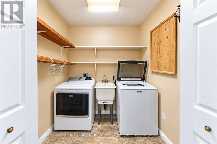 40 Astor Street S — photo 11 of 33