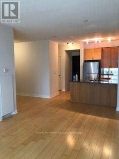 1406 - 18 Yorkville Avenue — photo 4 of 8