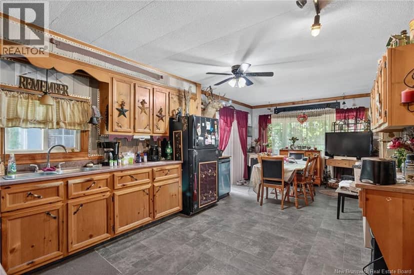 255 Niagara Road — photo 4 of 40