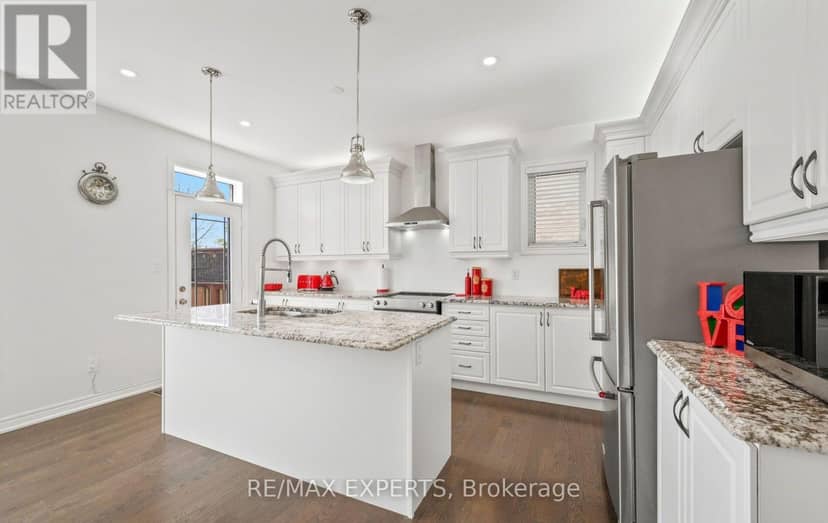 939 Green Street — photo 18 of 40