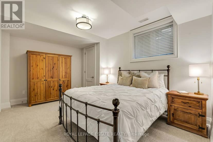 412 Saville Crescent — photo 34 of 40
