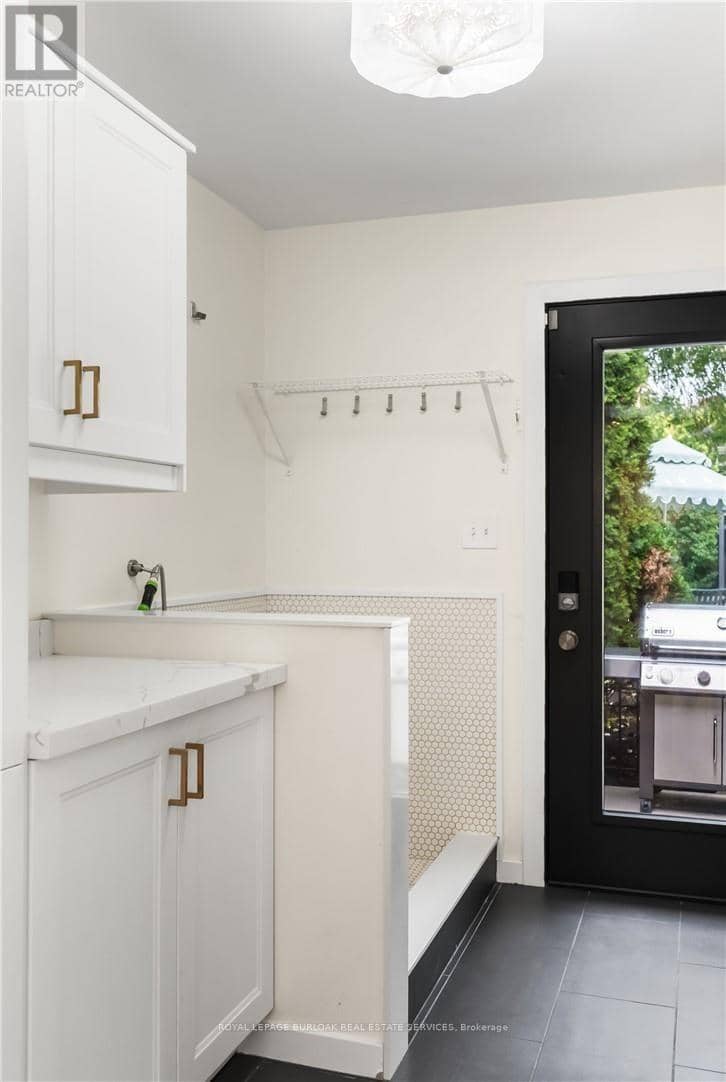 423 Smith Avenue — photo 19 of 40