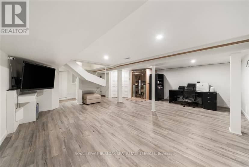 423 Smith Avenue — photo 33 of 40