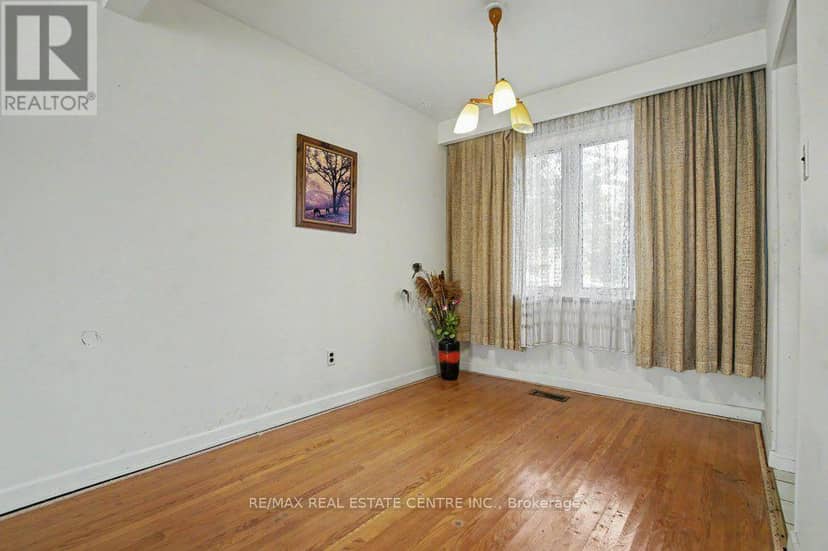 189 Wakefield Road — photo 10 of 37