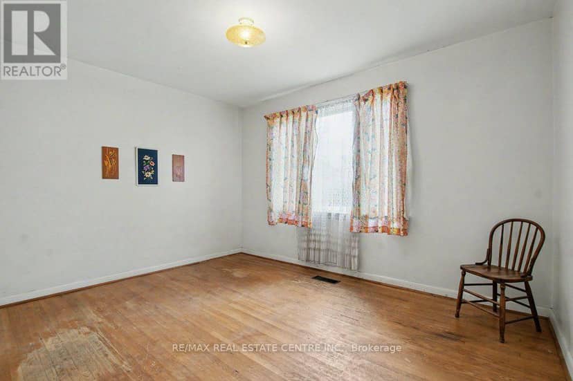 189 Wakefield Road — photo 17 of 37