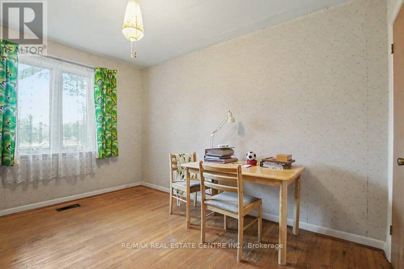 189 Wakefield Road — photo 20 of 37