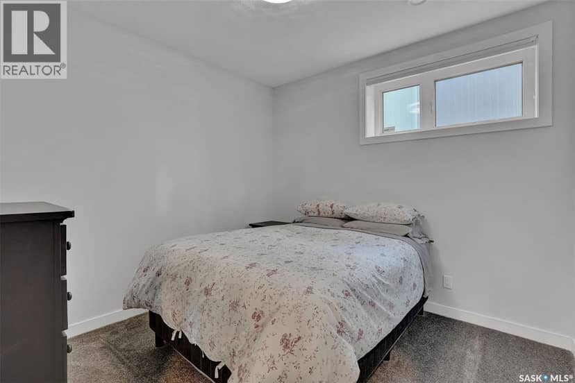 5253 Snowbirds Crescent — photo 35 of 40