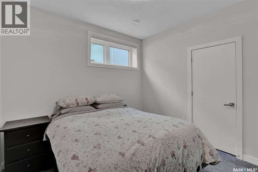 5253 Snowbirds Crescent — photo 36 of 40