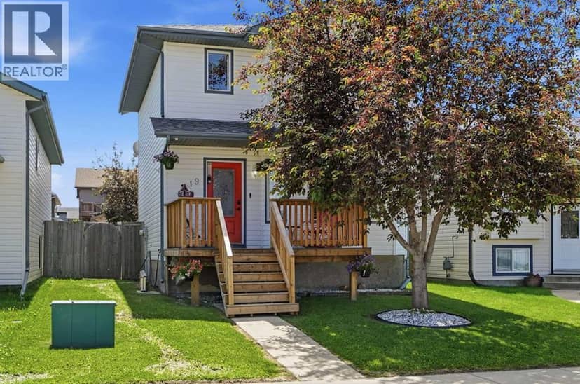 19 Fenwood Close, Sylvan Lake, photo 2