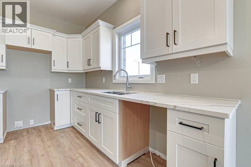 381 ARGYLE Avenue — photo 10 of 27