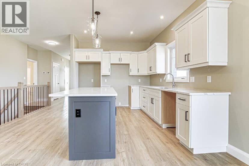 381 ARGYLE Avenue — photo 11 of 27