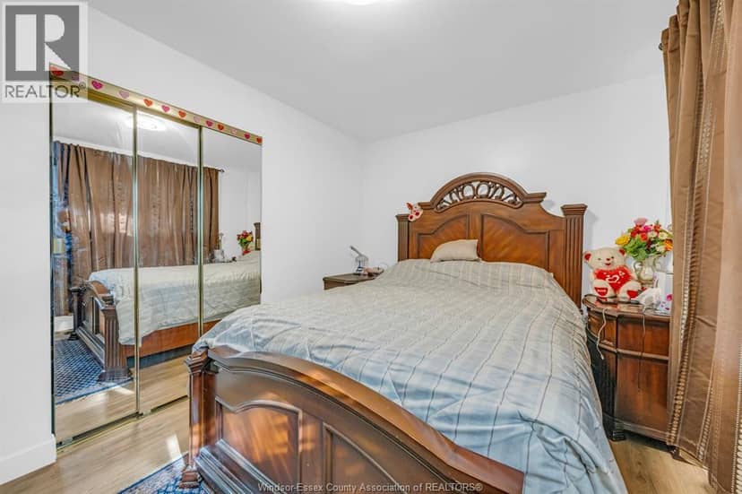 3226 Woodlawn Avenue — photo 16 of 29