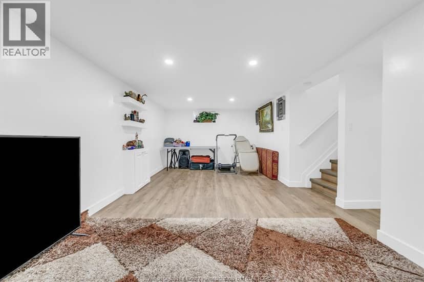 3226 Woodlawn Avenue — photo 18 of 29