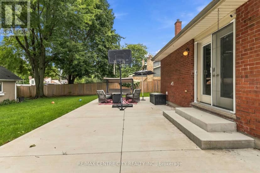 568 Nottinghill Road — photo 21 of 26