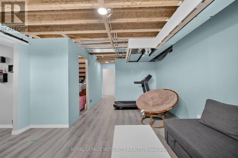 129 Dorina Sarazin Crescent — photo 37 of 40