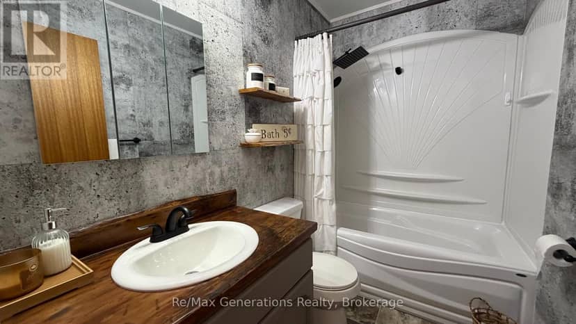 2 Cavanaugh Crescent S — photo 14 of 33