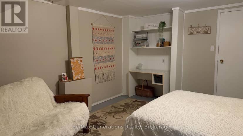 2 Cavanaugh Crescent S — photo 21 of 33
