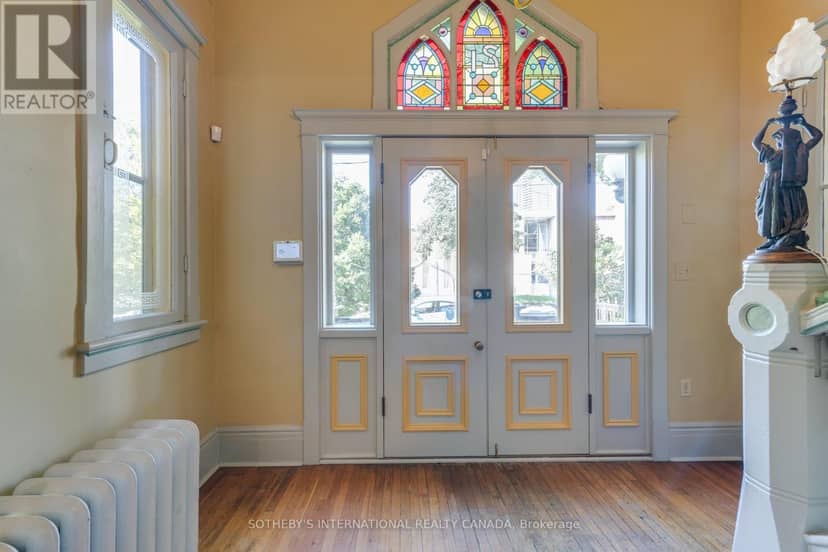 21 Rose Avenue — photo 3 of 40