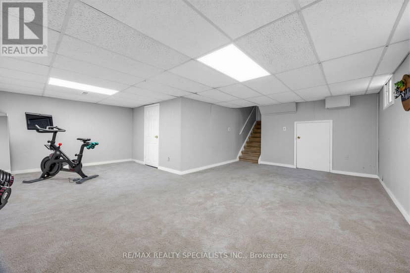 16 Langevin Crescent — photo 29 of 39